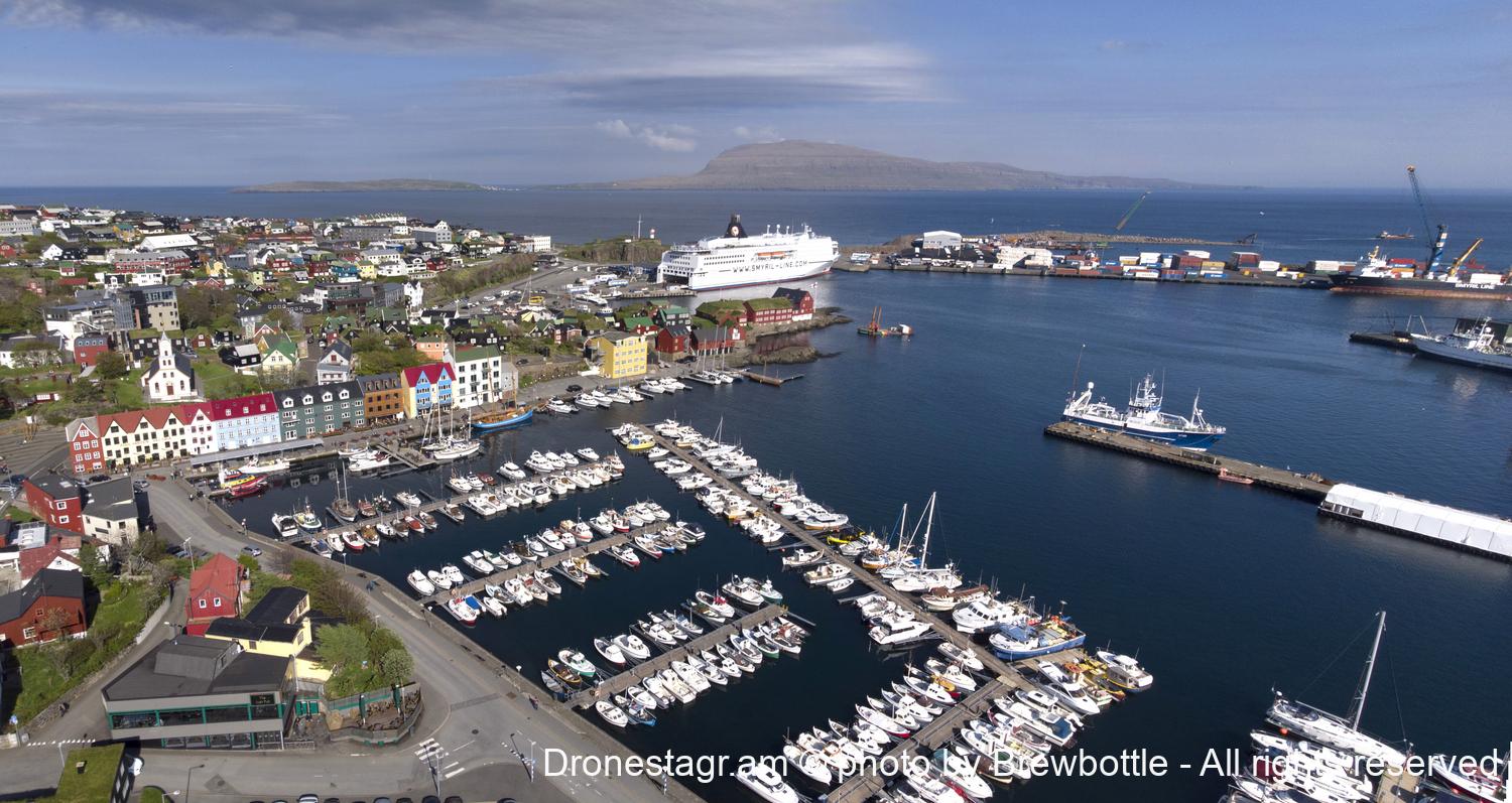 Torshavn-Harbour-Iles-Feroe-Photo-de-drone